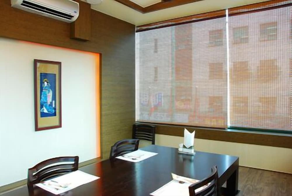 Noblesse Hotel 45/50