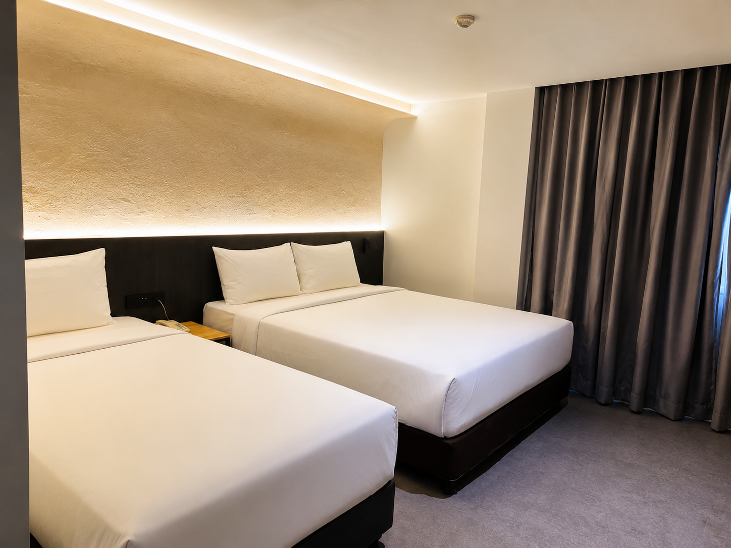 Super, Deluxe, Twin Beds
