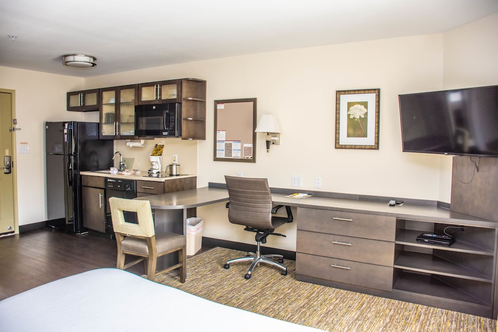 CANDLEWOOD SUITES OVERLAND PARK 47/59