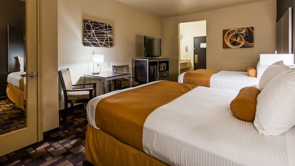 Best Western Windsor Pointe Hotel & Suites-AT&T Center 8/28