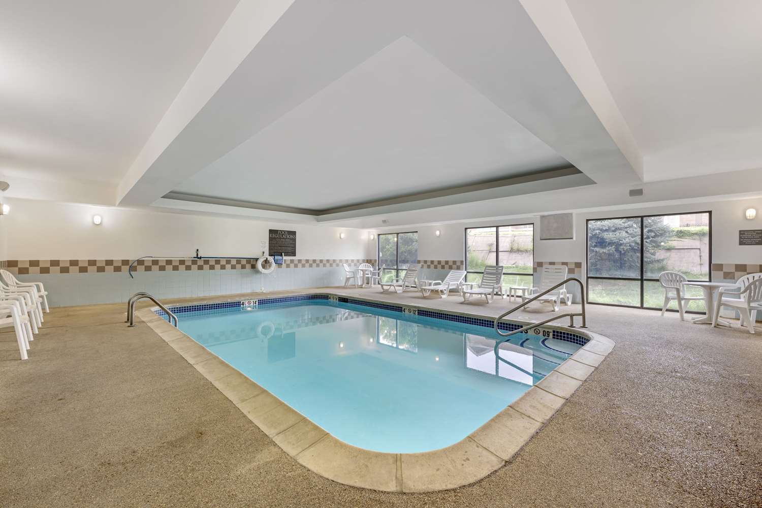 Comfort Suites East 22/42