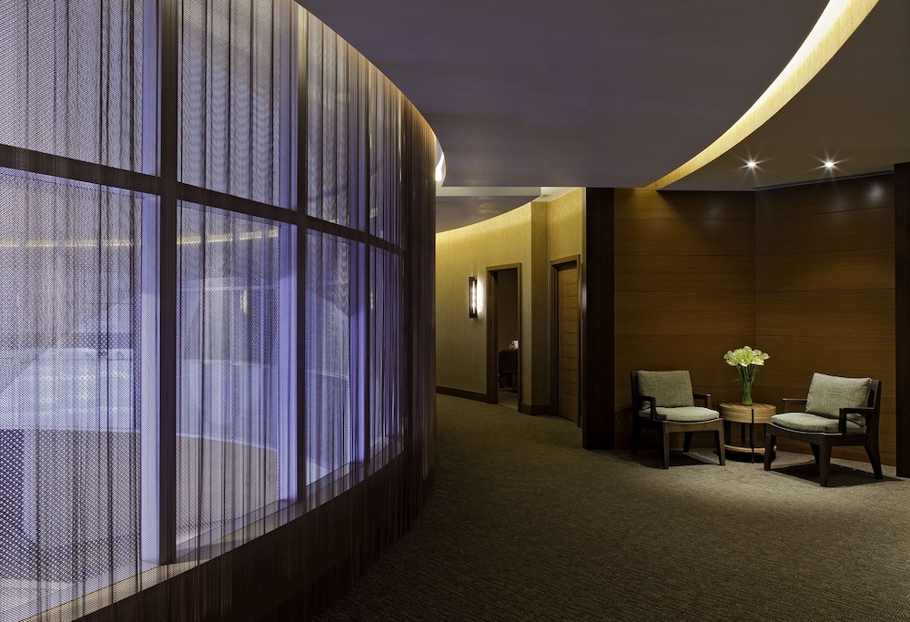 Hyatt At Olive 8 45/69