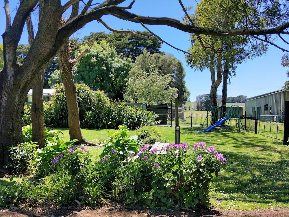 TWELVE APOSTLES MOTEL & COUNTRY RETREAT 35/50