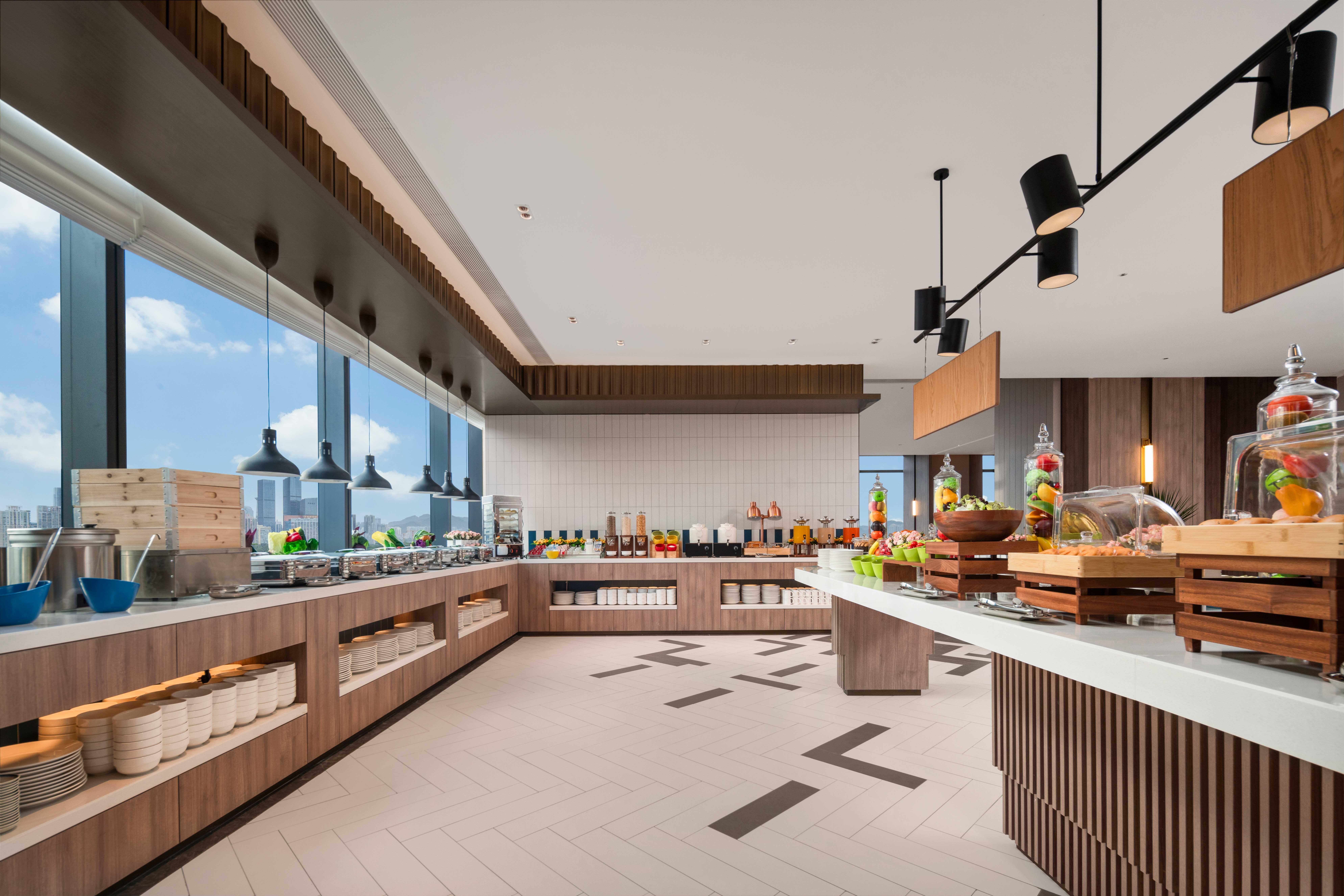Holiday Inn Express Shenzhen Futian Center 56/63