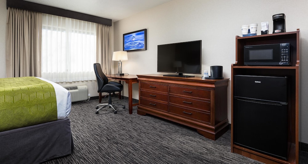 Best Western Plus Landmark Inn 34/38