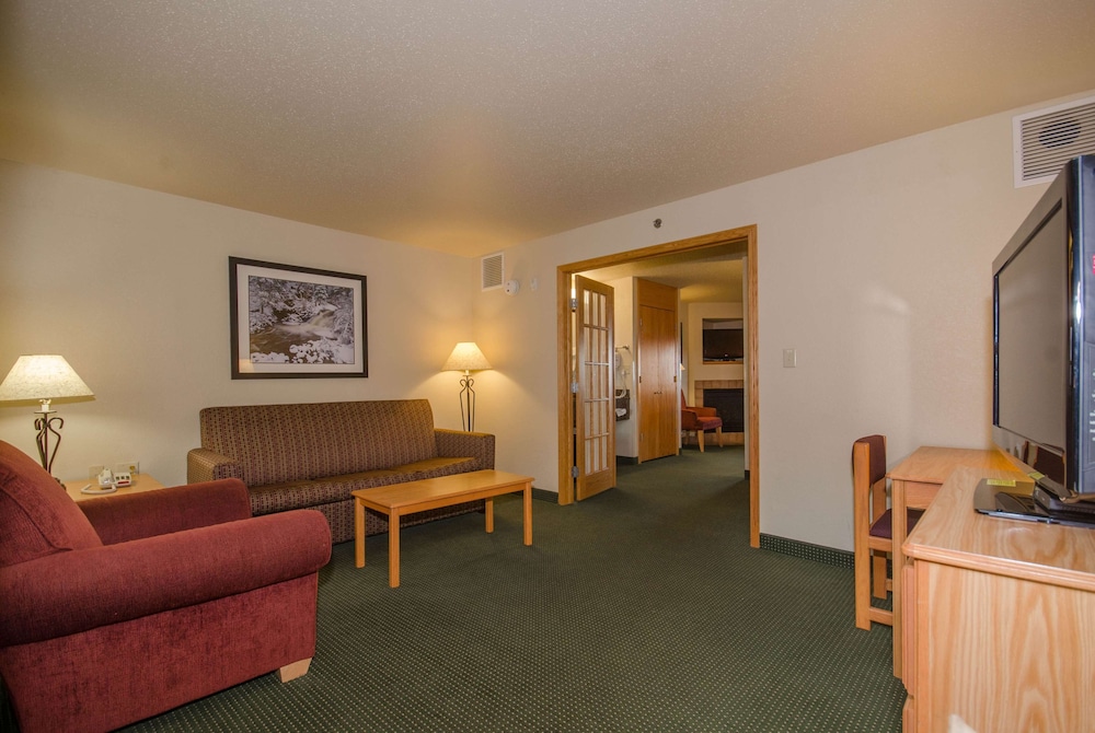 AmericInn by Wyndham Silver Bay 36/59