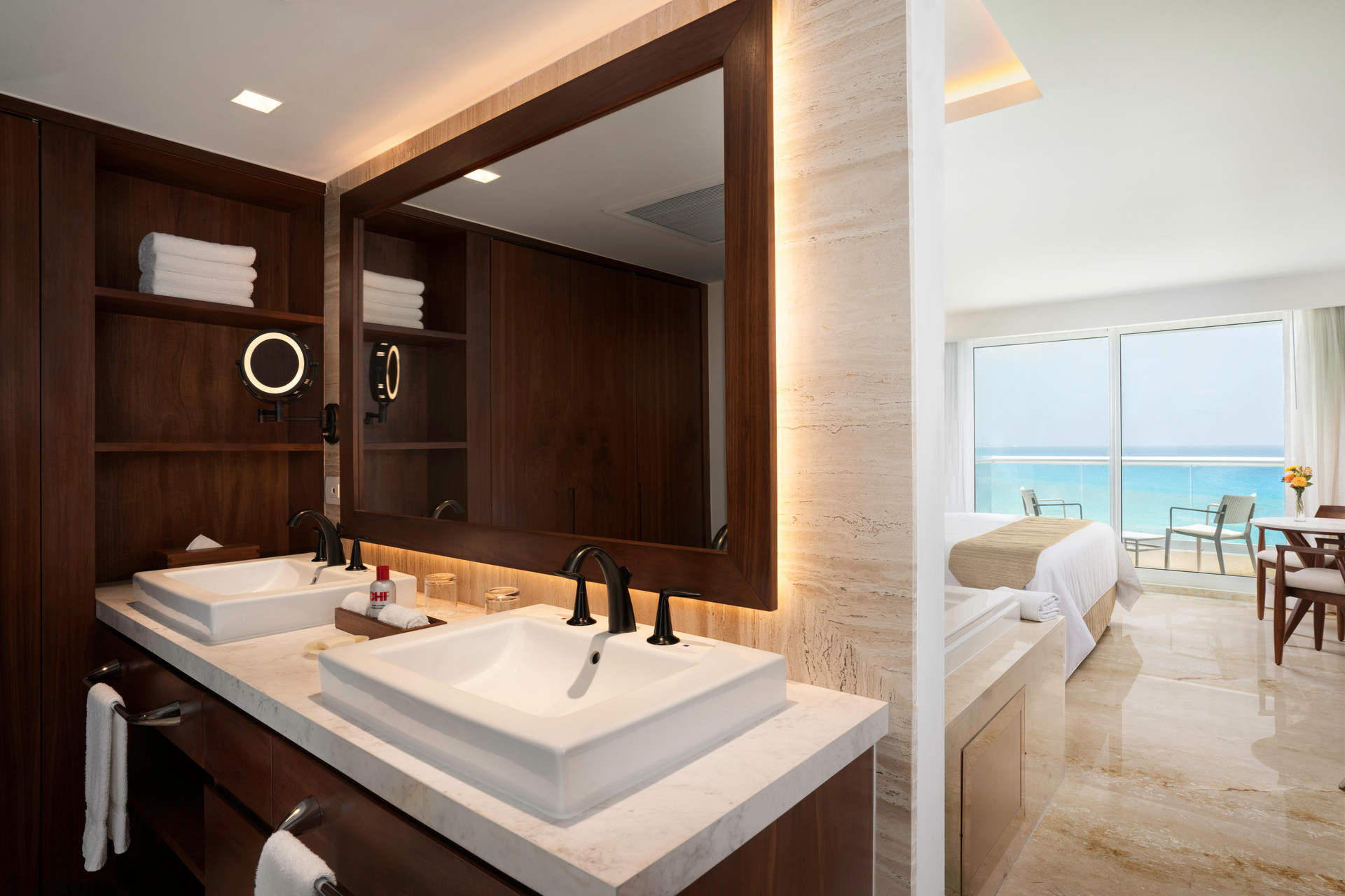 غرفة قياسية بإطلالة على البحر، Sun Palace - Adults Only 2/2