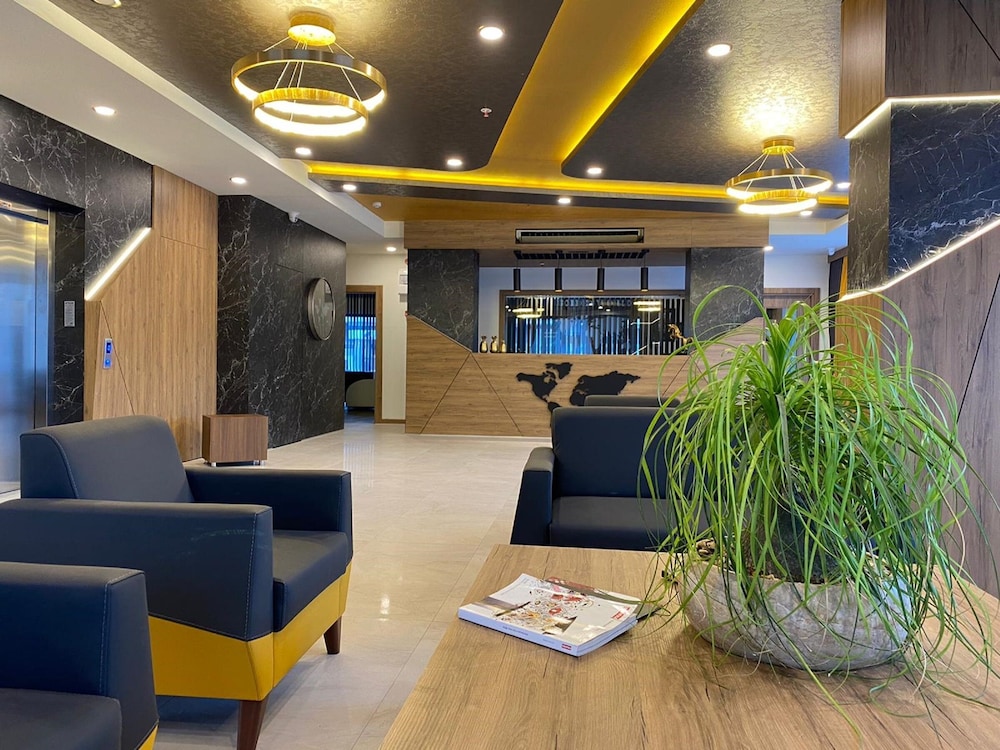 Golden World Suite Hotel 25/35