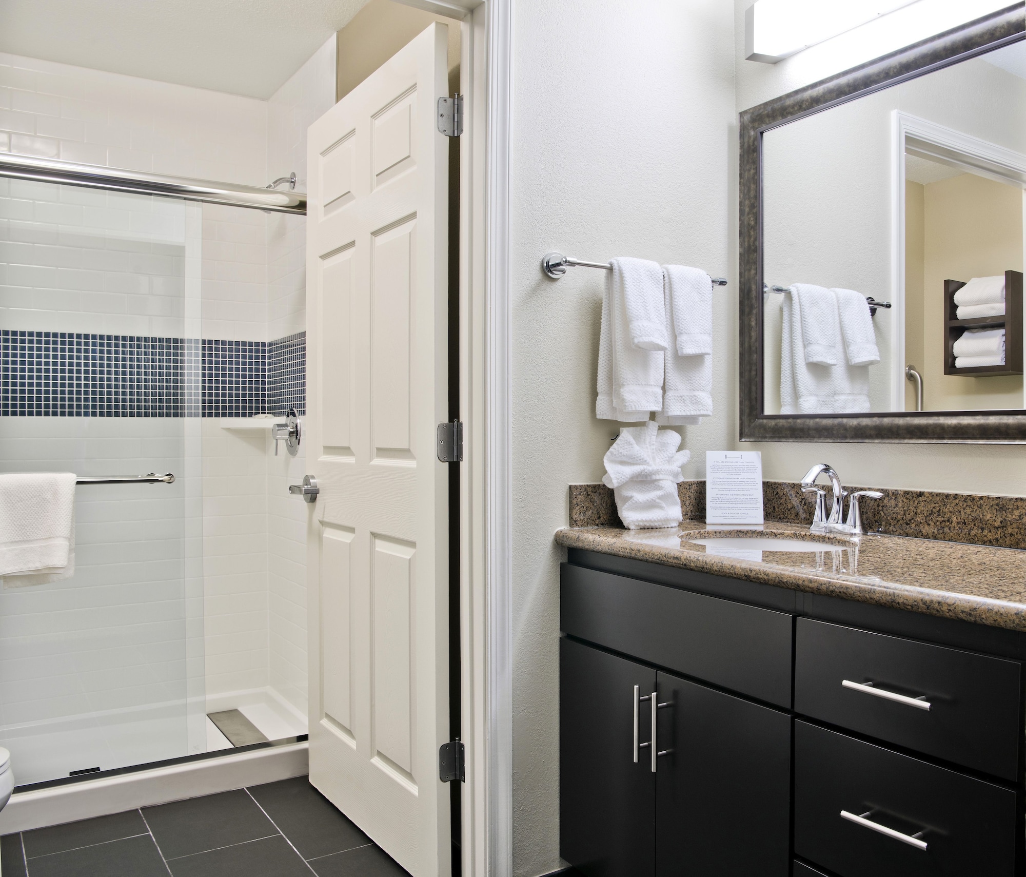 STUDIO, SUITE, QUEEN BED, KITCHEN