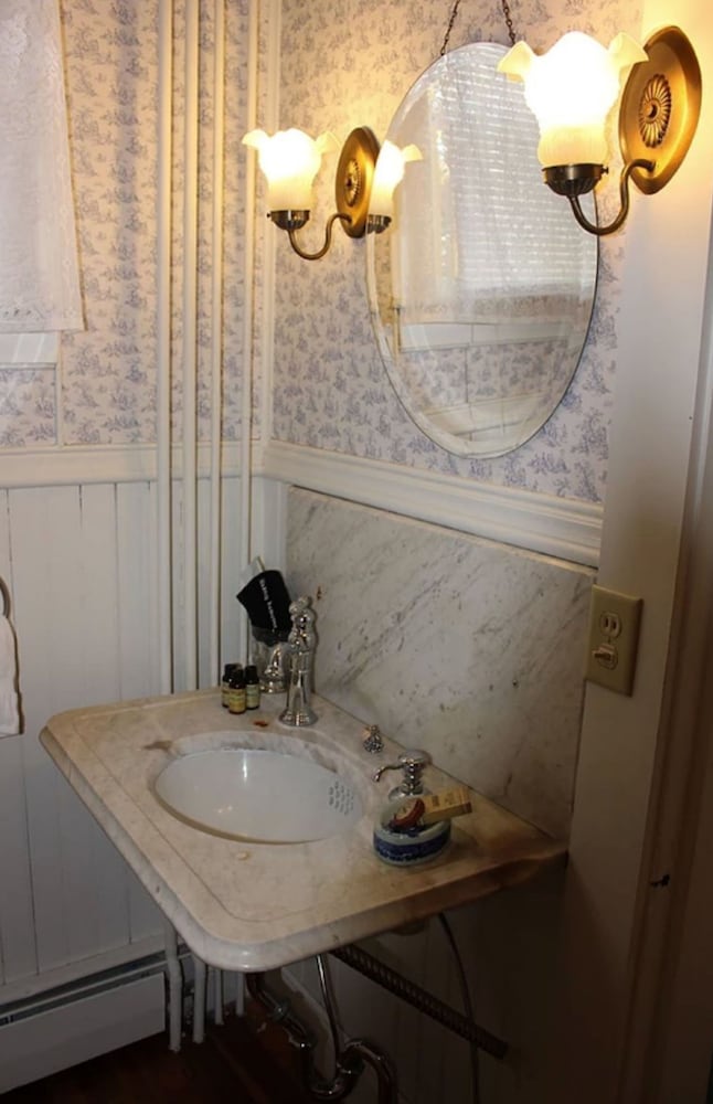 Holbrook House Bed and Breakfast- Bar Harbor ME 42/50