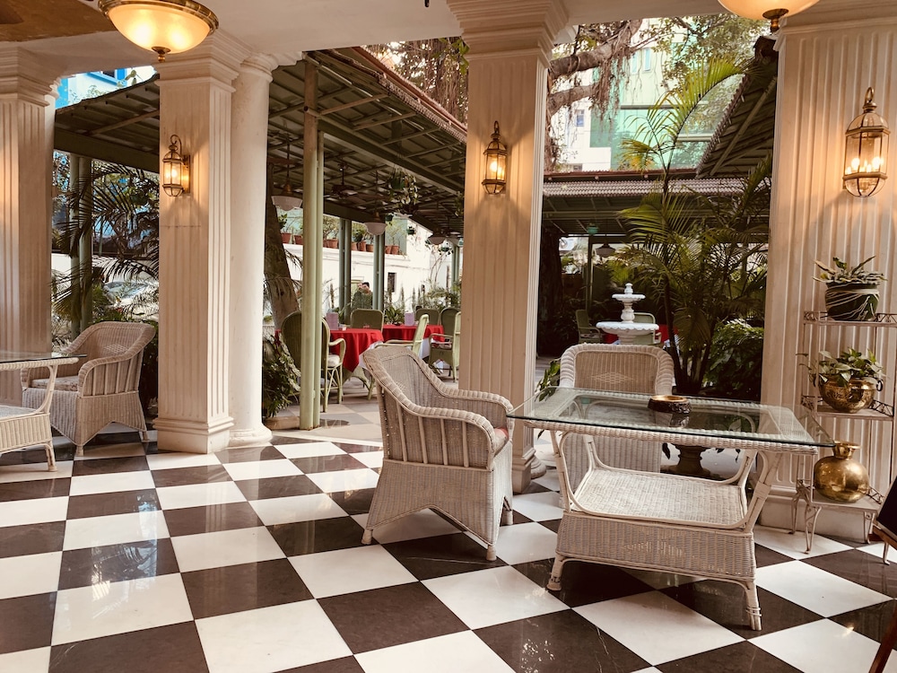 The Elgin Fairlawn Kolkata 37/60