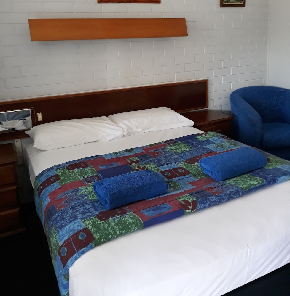 The Coachman Motel 12/42