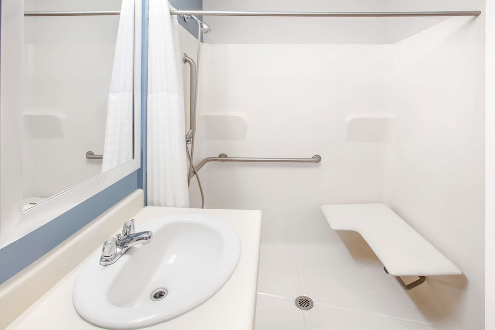 Woodspring Suites Springdale 6/30