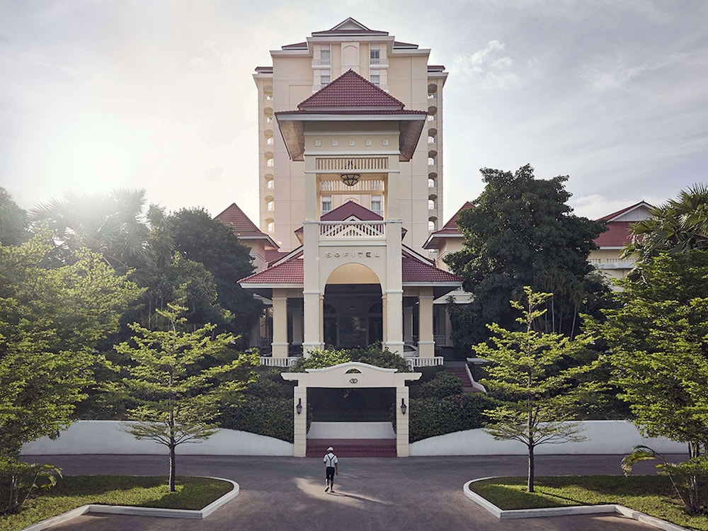 Sofitel Phnom Penh Phokeethra Hotel 6/76