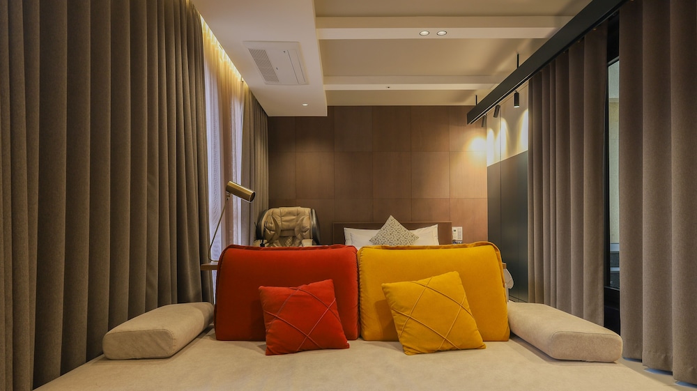 KYND HOTEL 35/50