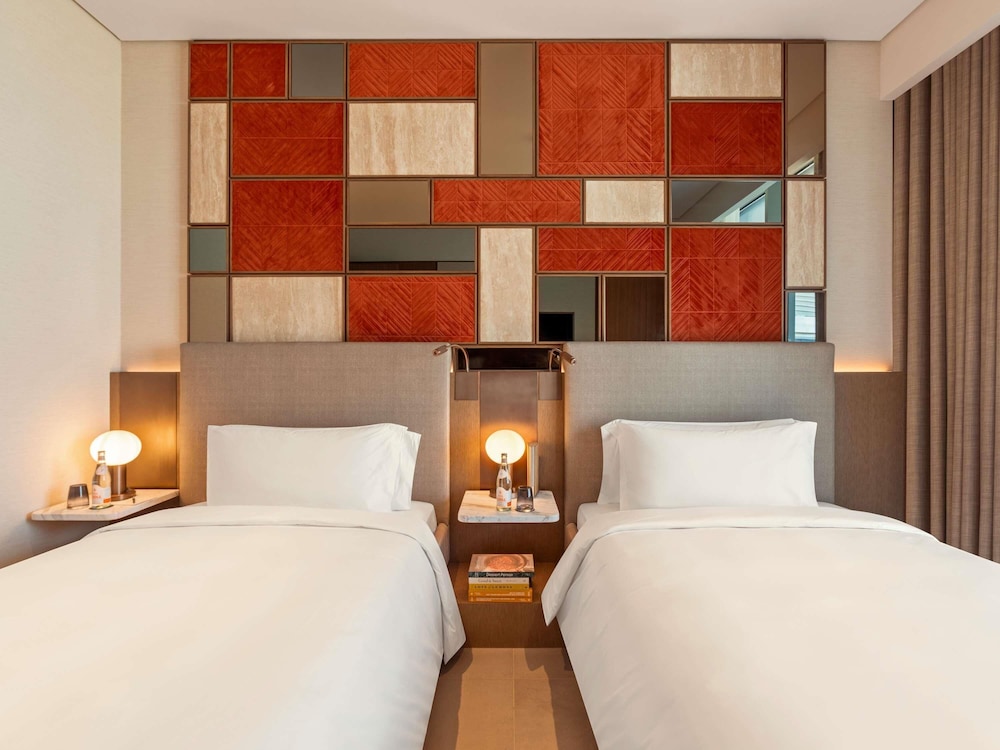 SO/RAS AL KHAIMAH ADULTS ONLY 13 13/55