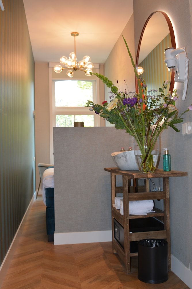 If boutique hotel 10/55