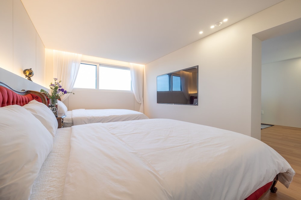 Jeju Bunker Hotel and Resort 15/50