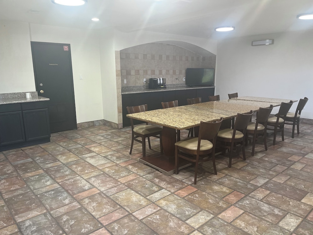 Ocotillo Apartments & Hotel 29/40