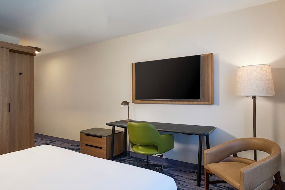Fairfield By Marriott Inn & Suites Cincinnati Oakley 8/25