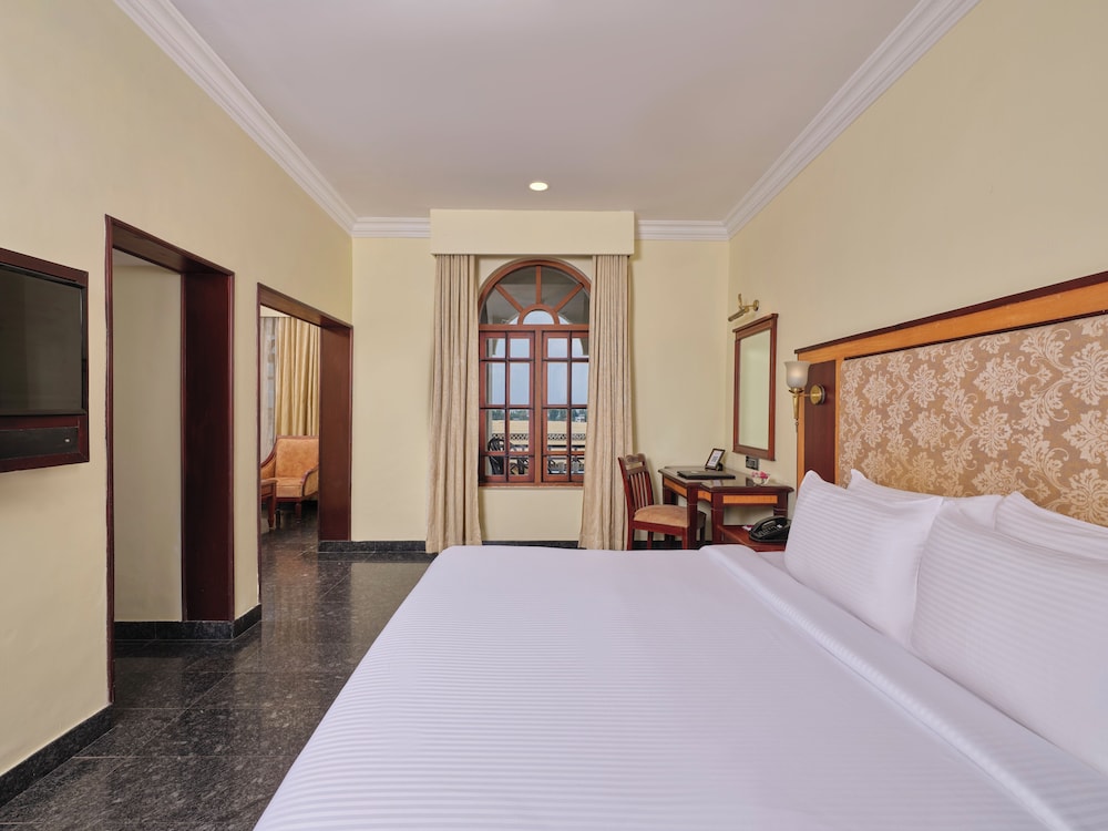 Sterling Lake Palace Alleppey. 24/58