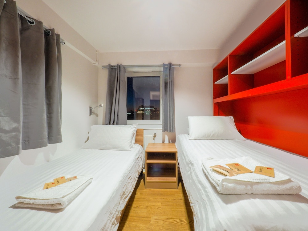STANDARD, TWIN BEDS, SHARED BATHROOM