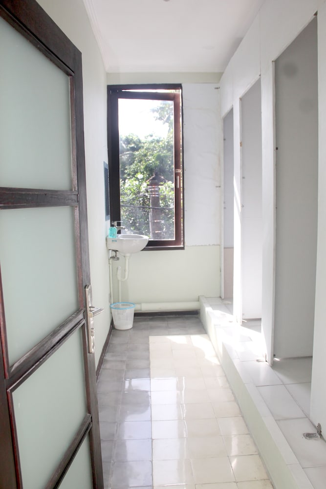 Ala Hostel 6/40