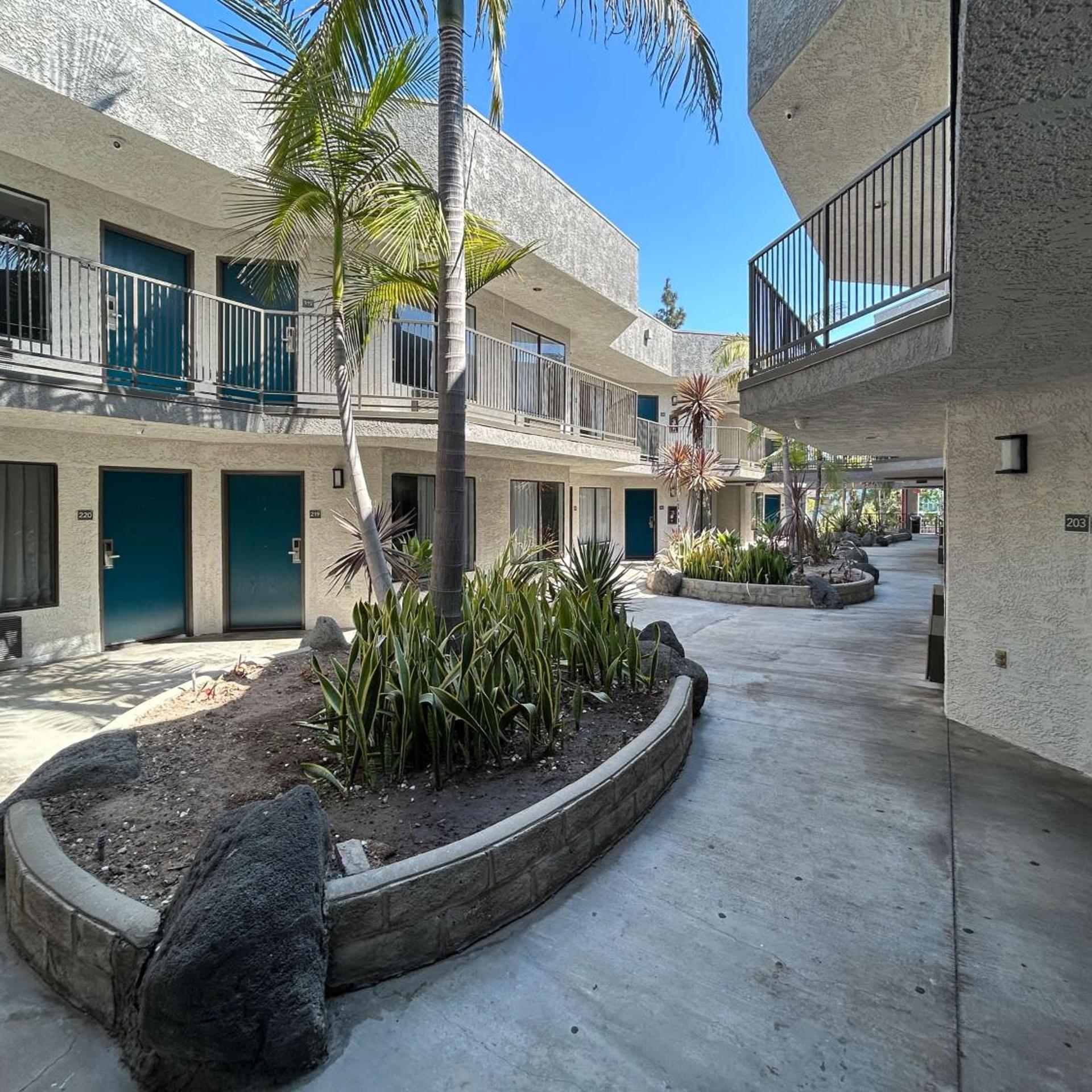 Studio6 Suites Gardena, CA 26/33
