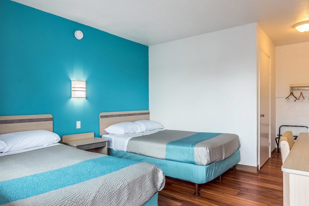Motel6 Janesville, WI 14/52
