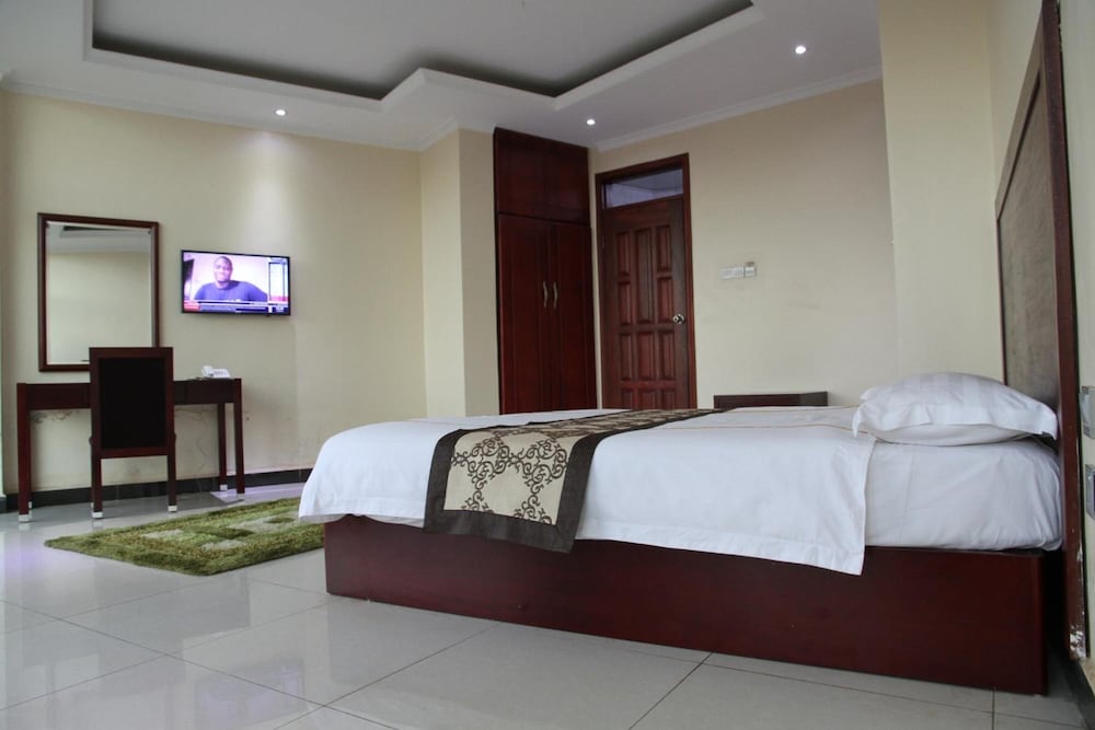 Namayiba Park Hotel 17/50