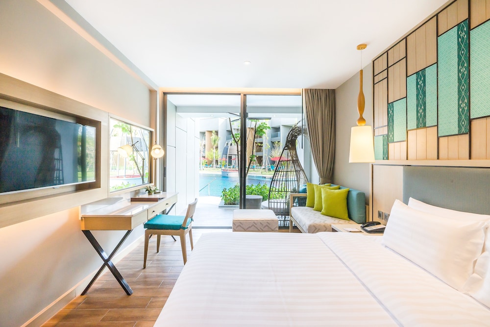 AVANI Deluxe Pool Access