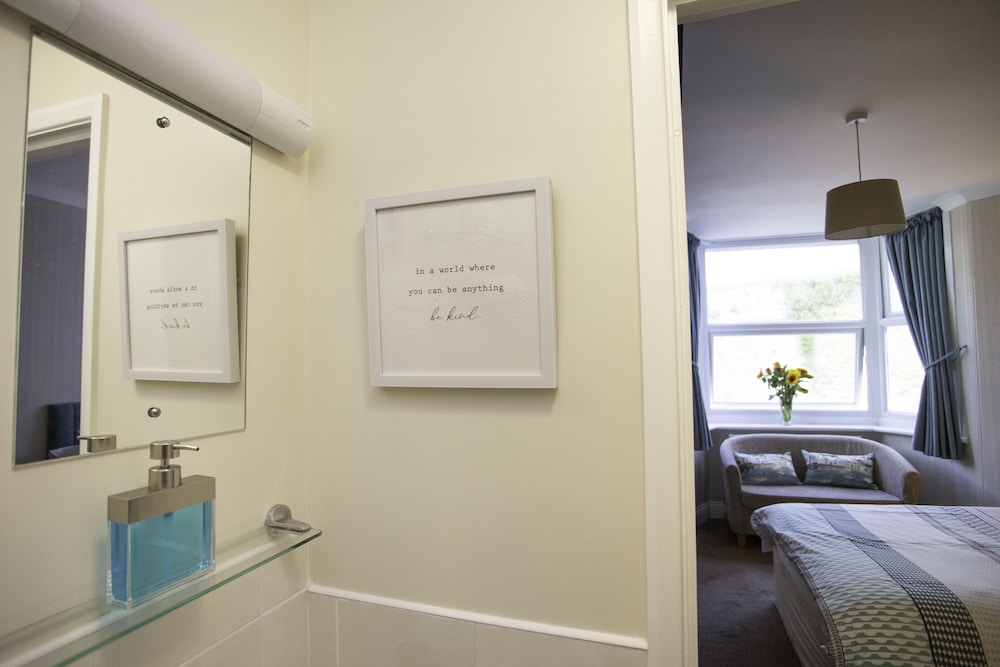 Mariners Guest House 12/45
