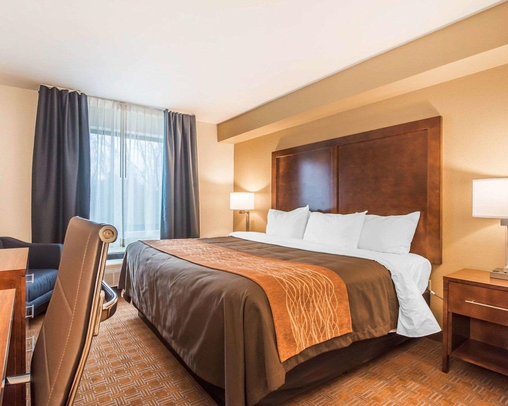 Comfort Inn & Suites Brattleboro I-91 12/47