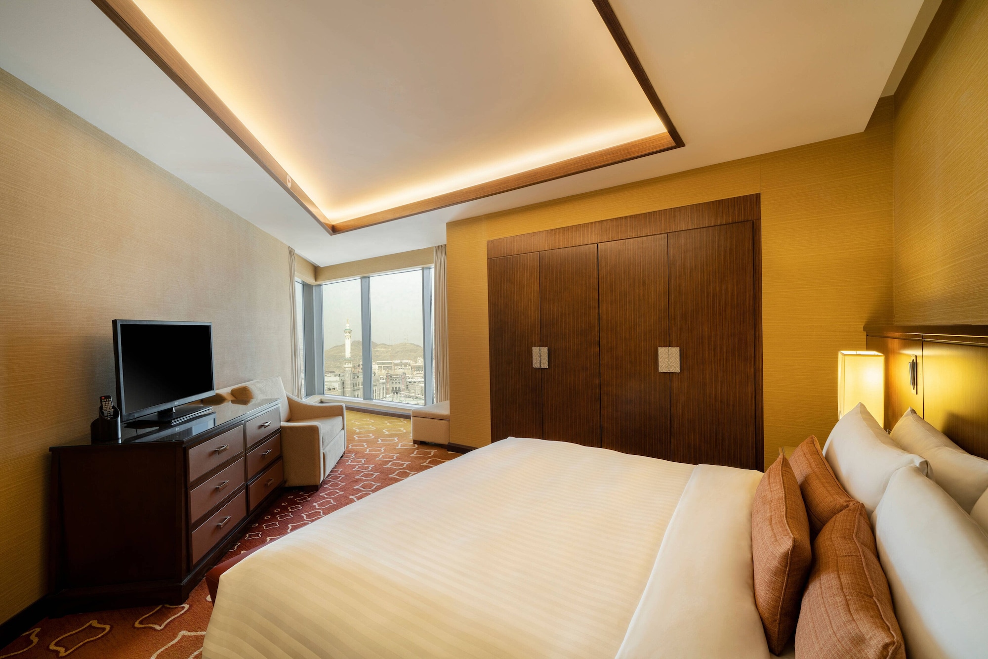 1 BEDROOM, EXECUTIVE, SUITE, WITH VIEW, SMOKING