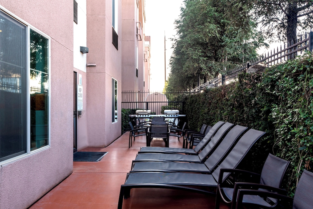 Holiday Inn Express & Suites Lathrop 58/61