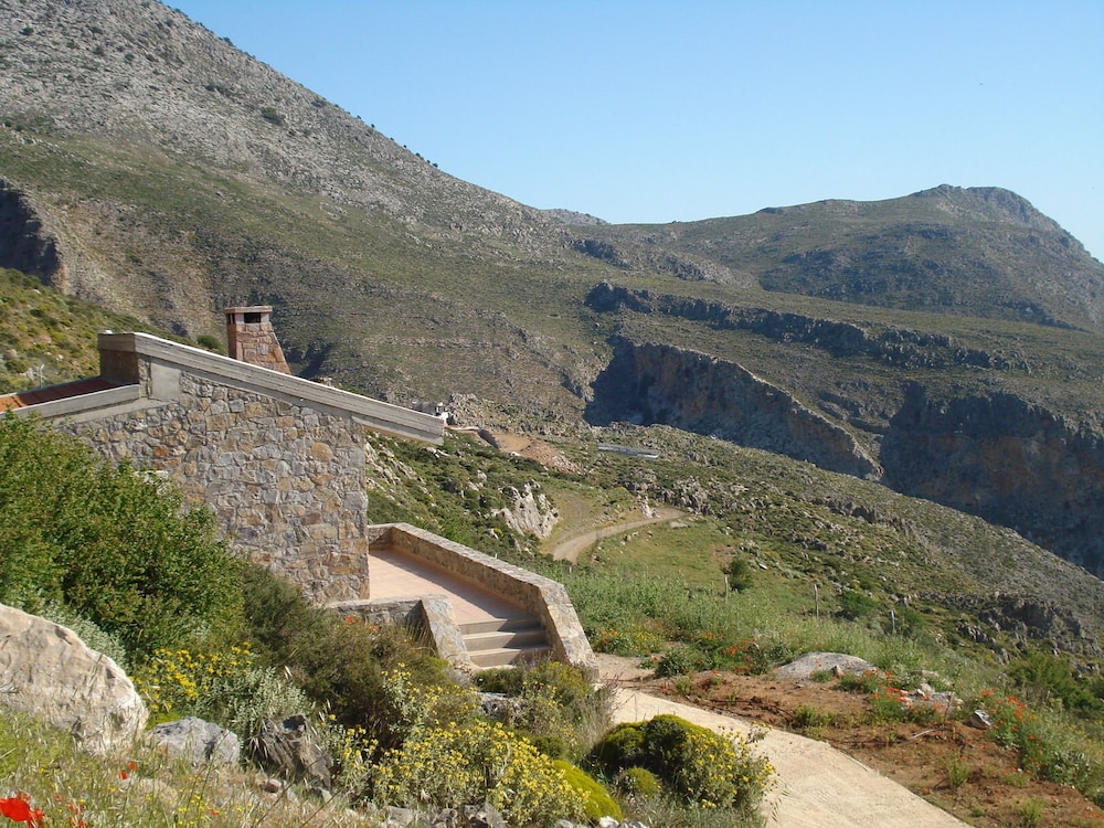 Aetovigla Guest Houses 26/30