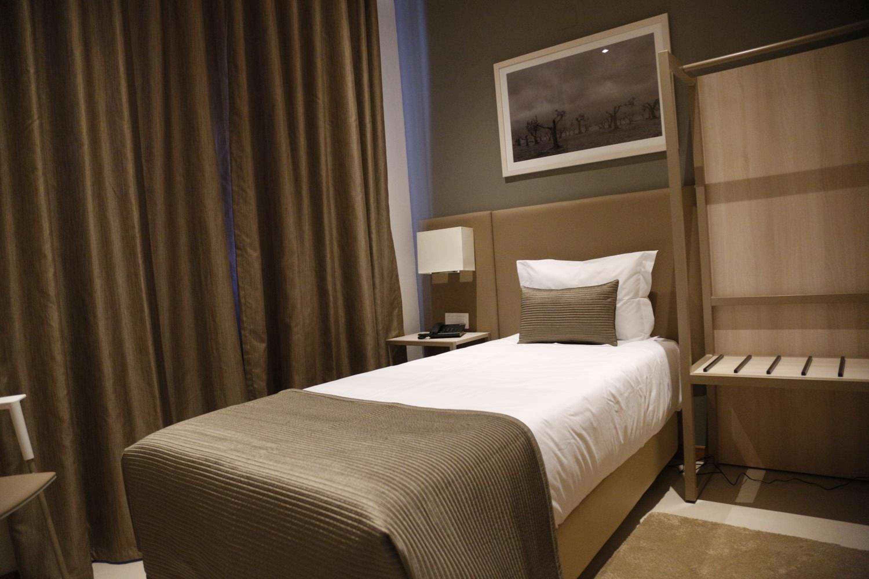 Room, Single