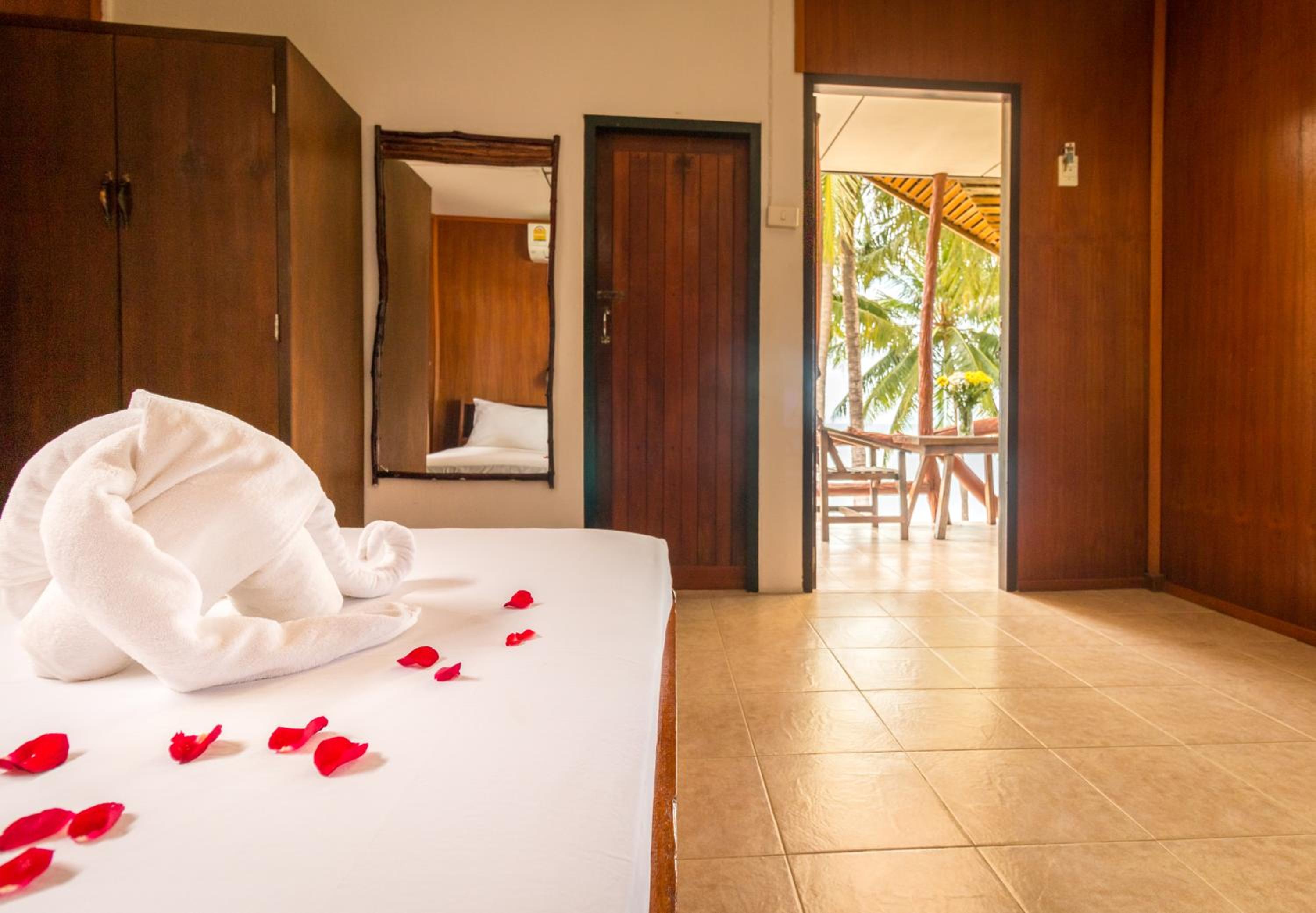 غرفة قياسية بسرير مزدوج، Shangrilah Bungalow 6/8