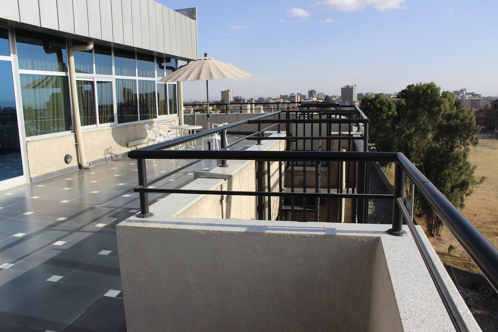 Oasis Hotel Apartment 52/57