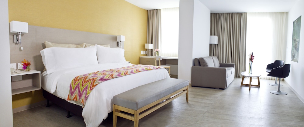 Deluxe, Queen Bed, Sofa, Mercure Santa Marta Emile 8/10