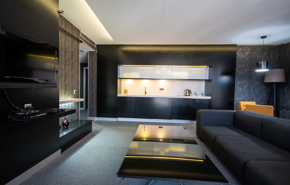 Vernazza Suites Hotel 3/19