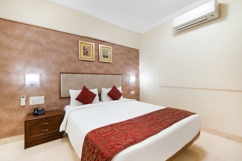 SUITE, QUEEN BED