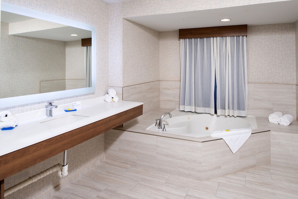 Holiday Inn Express Hotel And Suites Los Angeles Downtown West 17/55