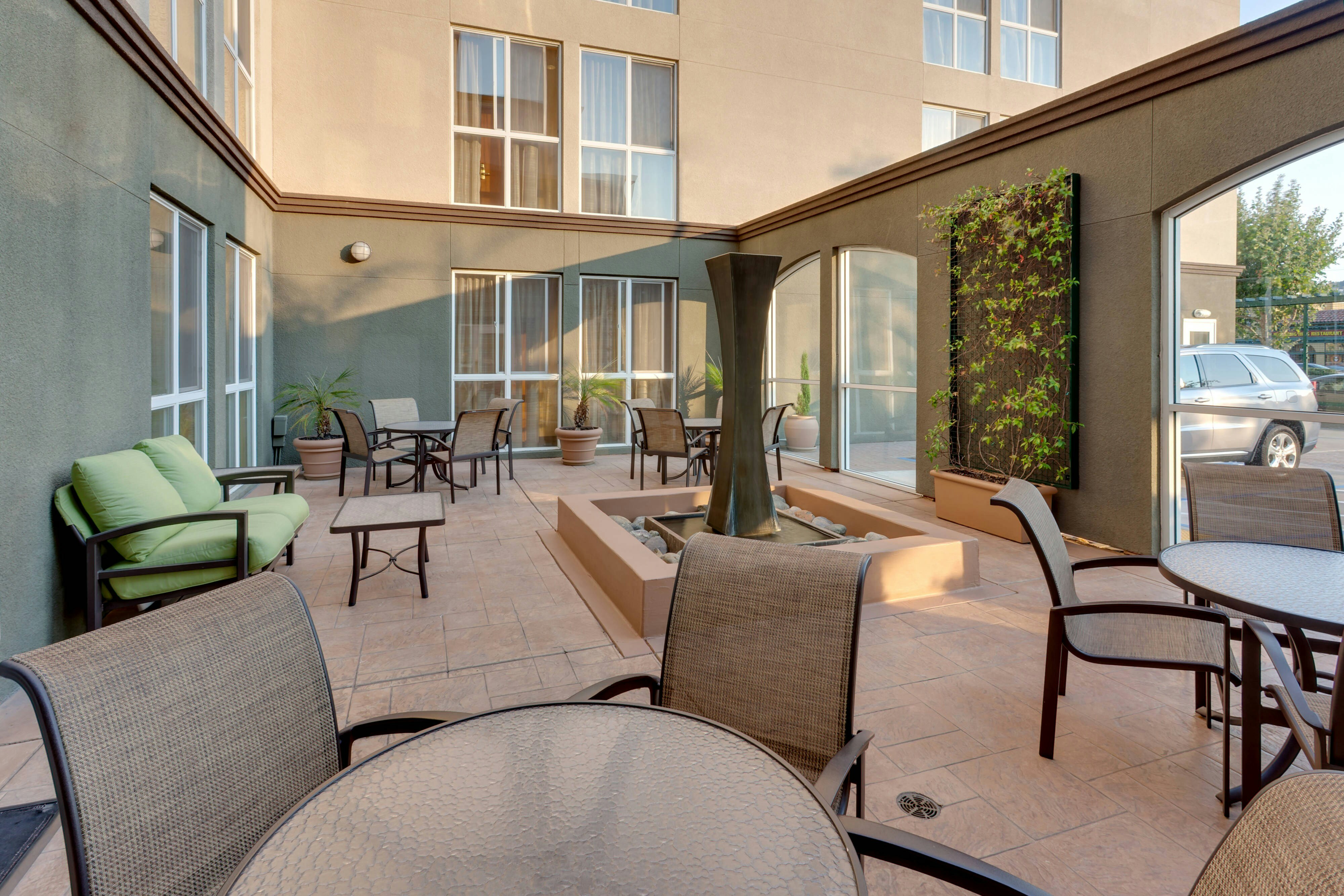 Fairfield Inn & Suites San Francisco Airport/Millbrae 17/34