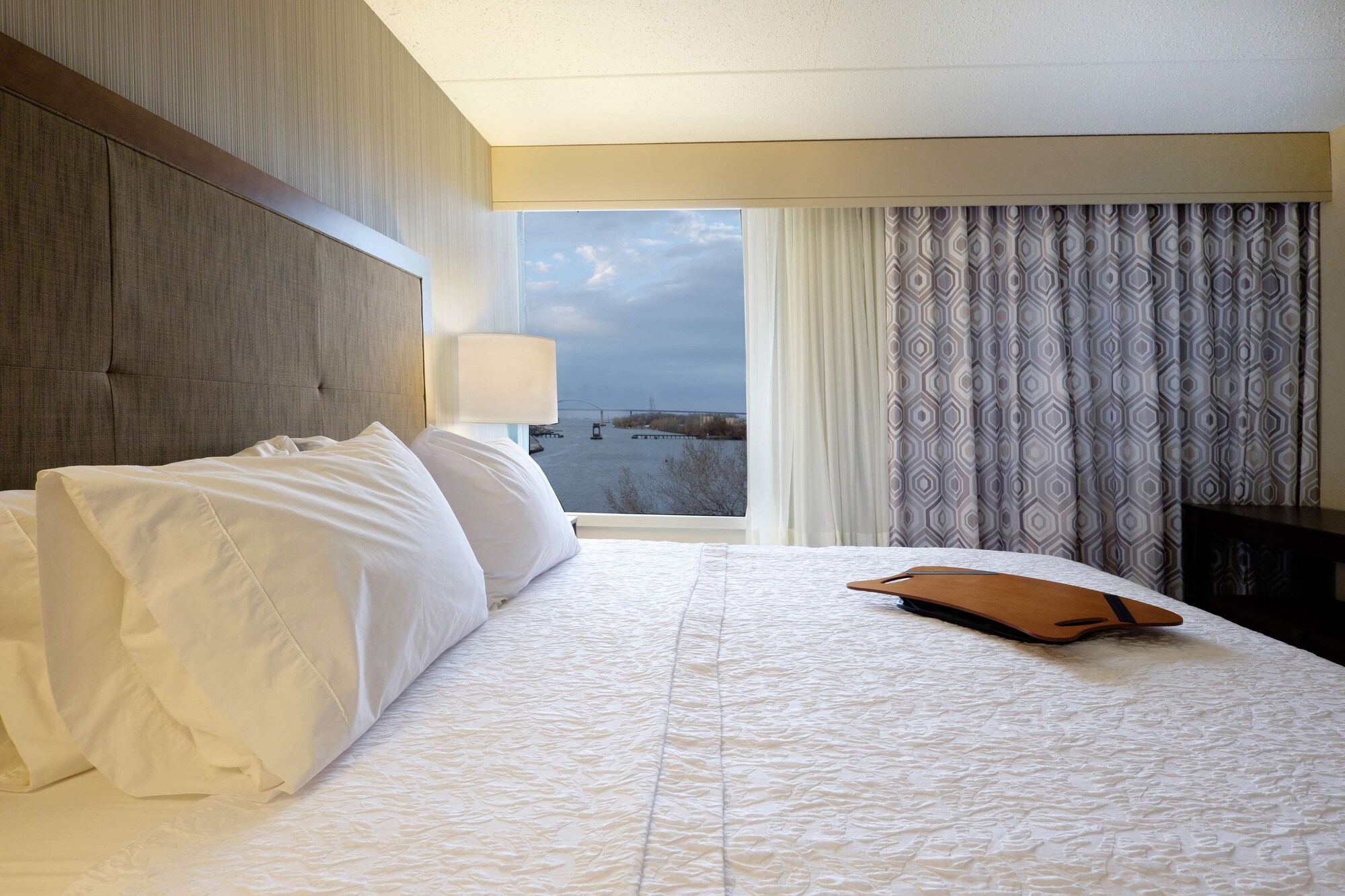 ROOM, KING BED