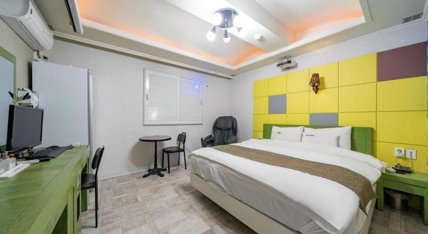 Luxury Motel 14/88
