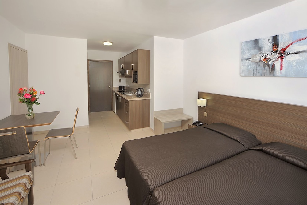 Petrosana Hotel Apartments 18/36