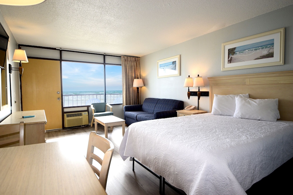 1 Bedroom, Efficiency, Queen Bed, Ocean Front, Sofa
