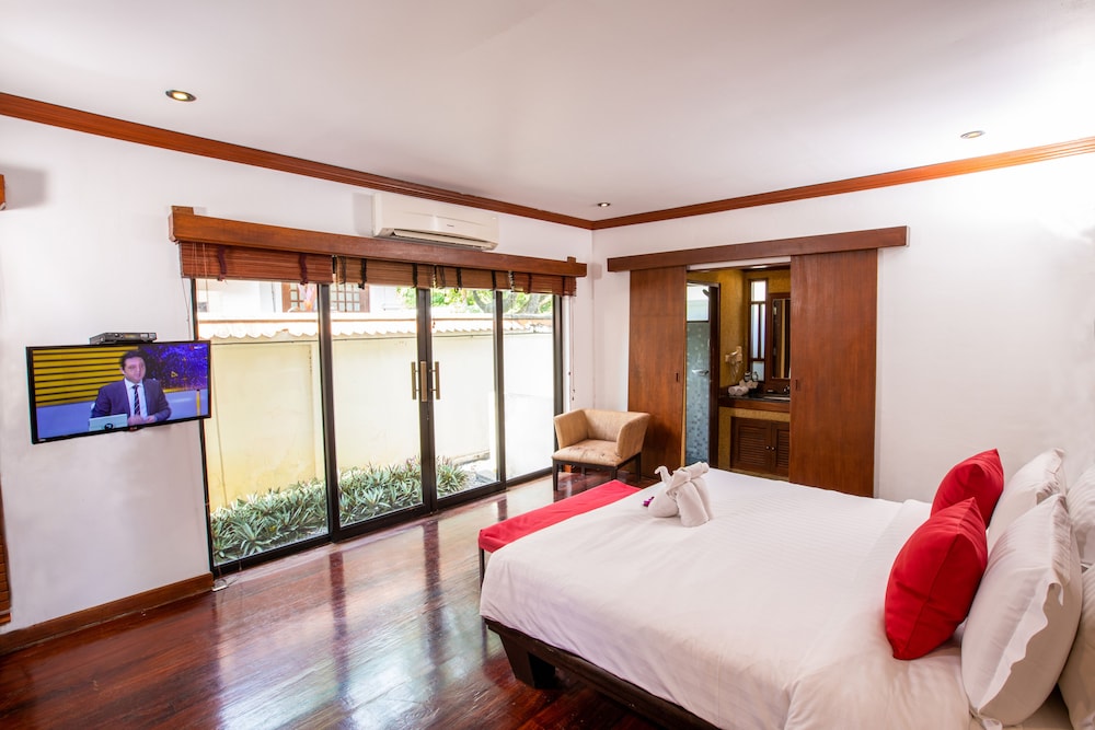 Pao Jin Poon Beach Front Villa 21/56