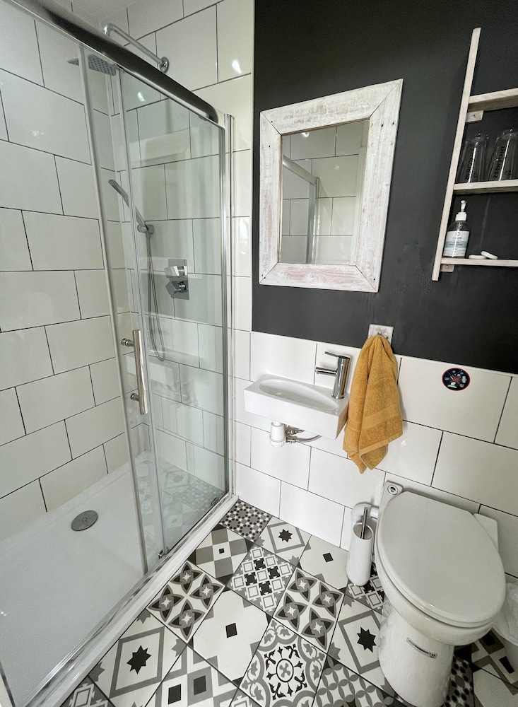 Breakers Lodge - Hostel 63/65